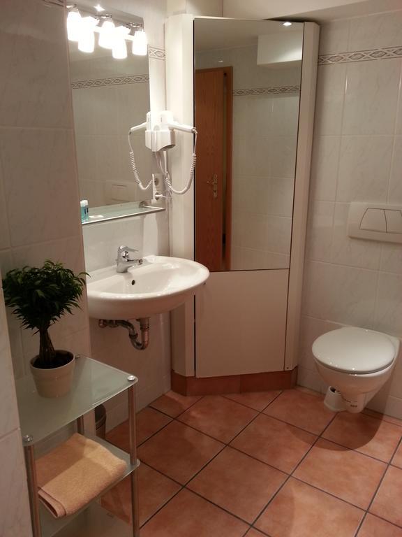 Apartmenthaus Sonnen Düsseldorf Rum bild